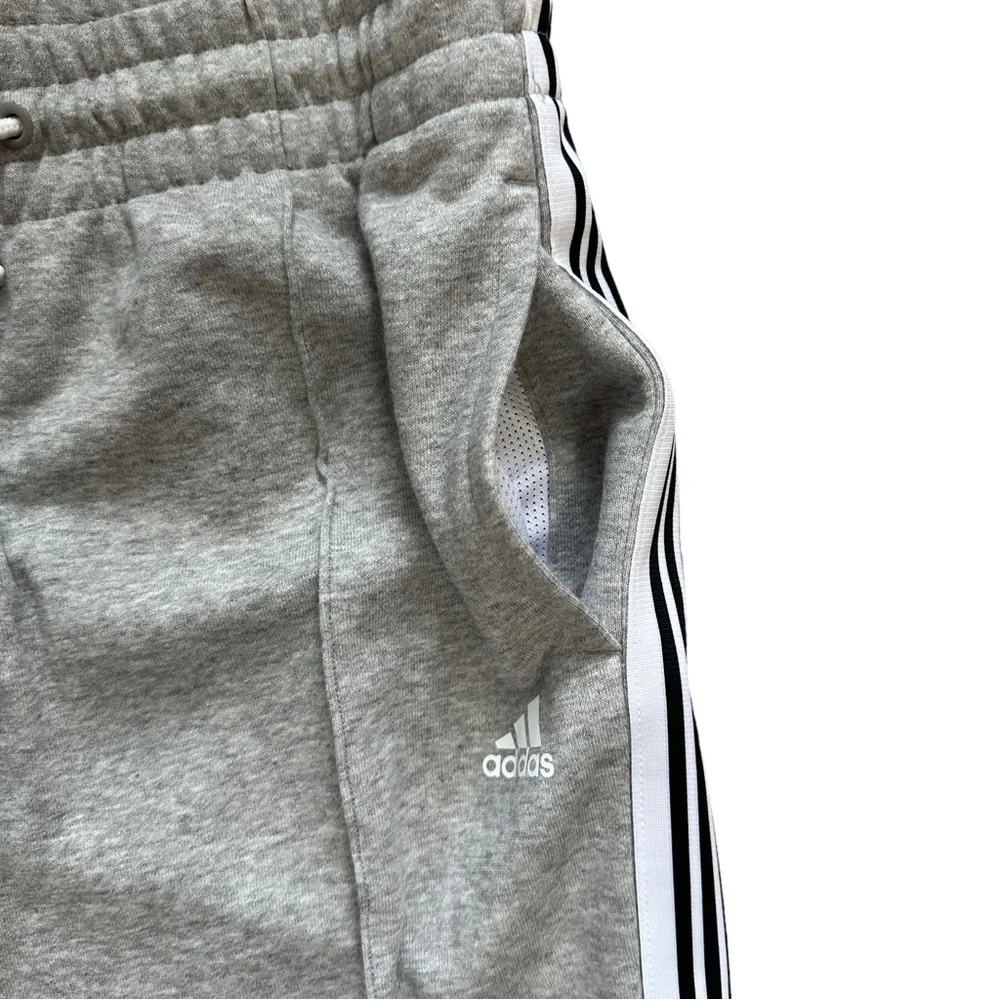 Women’s Adidas Sweat Pant Pocketed Gray 3 Stripes Size Small S - Picture 3 of 7